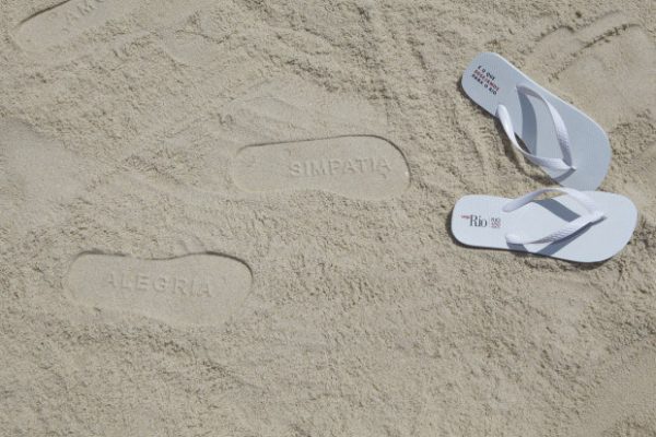 CHINELOS-MARCA-NA-AREIA